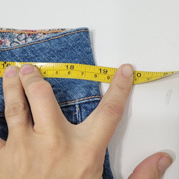 Levi's Strauss Signature Women's Blue Pockets Mid-Rise Stretch Denim Capri Jean - Picture 11 of 13